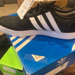 Adidas men’s sneakers. Brand new. Size 9